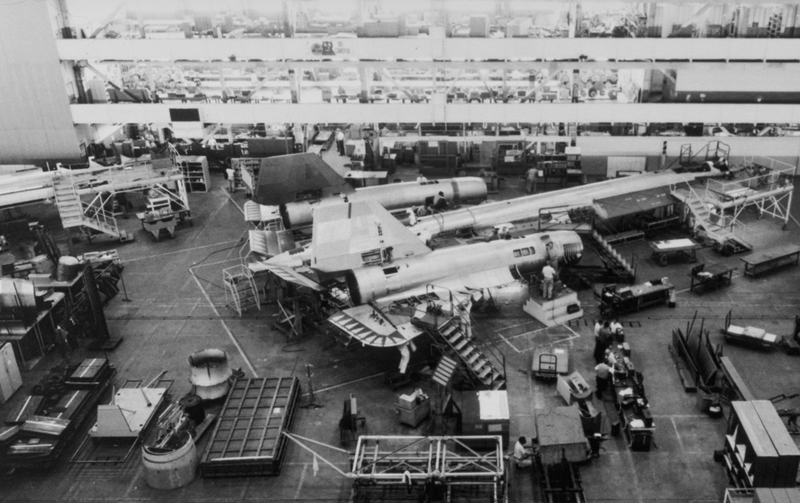 Illustration for article titled Rare photos of the SR-71 Blackbird show its amazing history